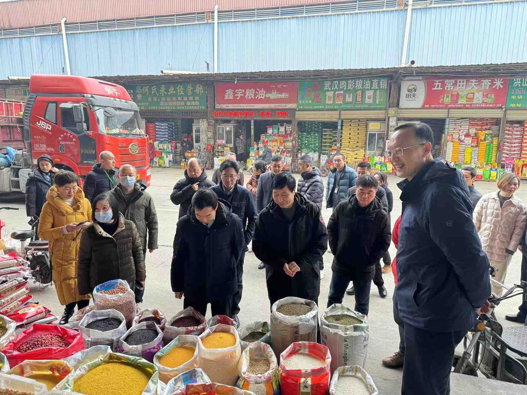 省级联合巡查组到武汉白沙洲大市场巡查重点民生商品保供稳价工作